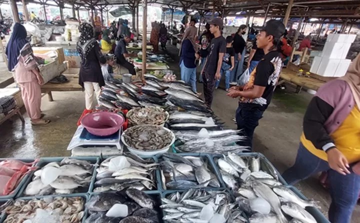 Pasar Ikan dii TPI Puger Jember